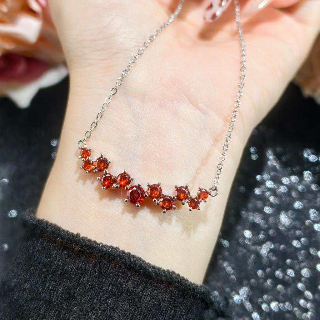 Japanese Retro Garnet Pendant Necklace – Light Luxury Moissanite Clavicle Chain