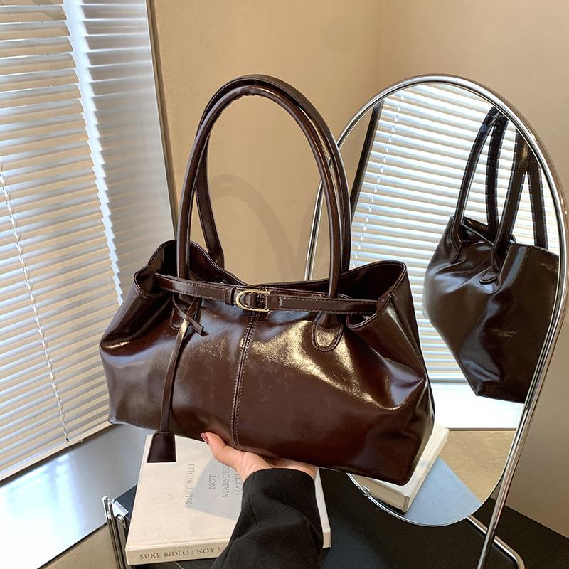 Autumn and winter retro large-capacity commuter tote bag women's new high-end fashion shoulder armpit bag