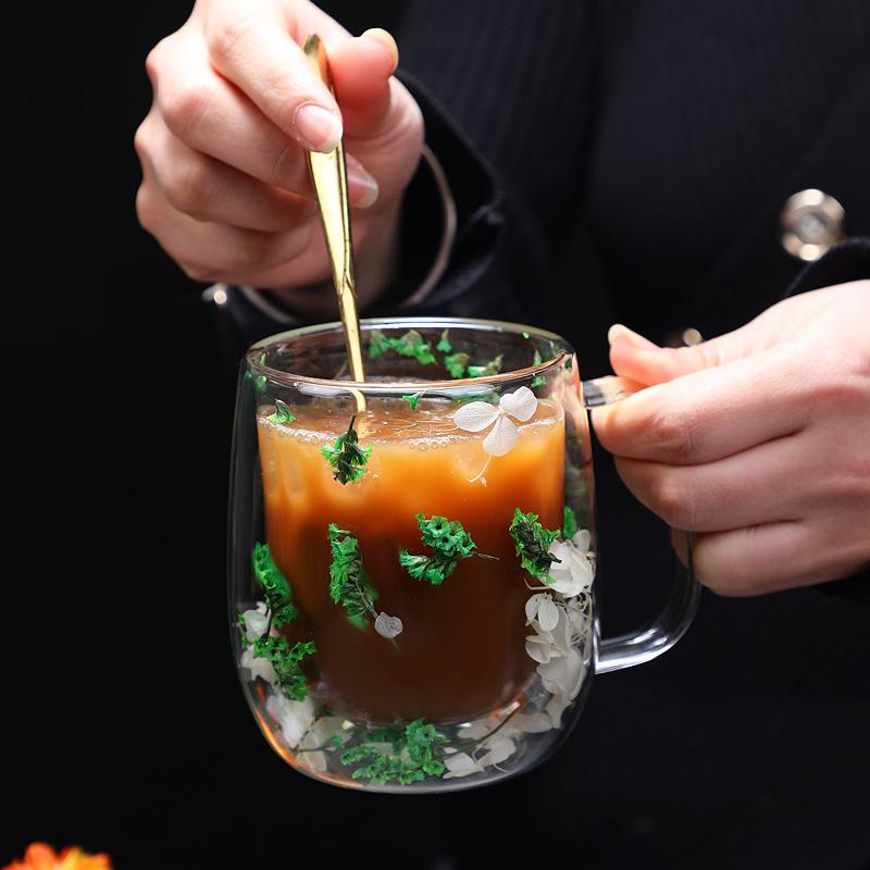 Double Layer Borosilicate Glass Mug with Dried Flower Inside Clear Design for Office Bar Home Coffee Tea Drinkware Gift
