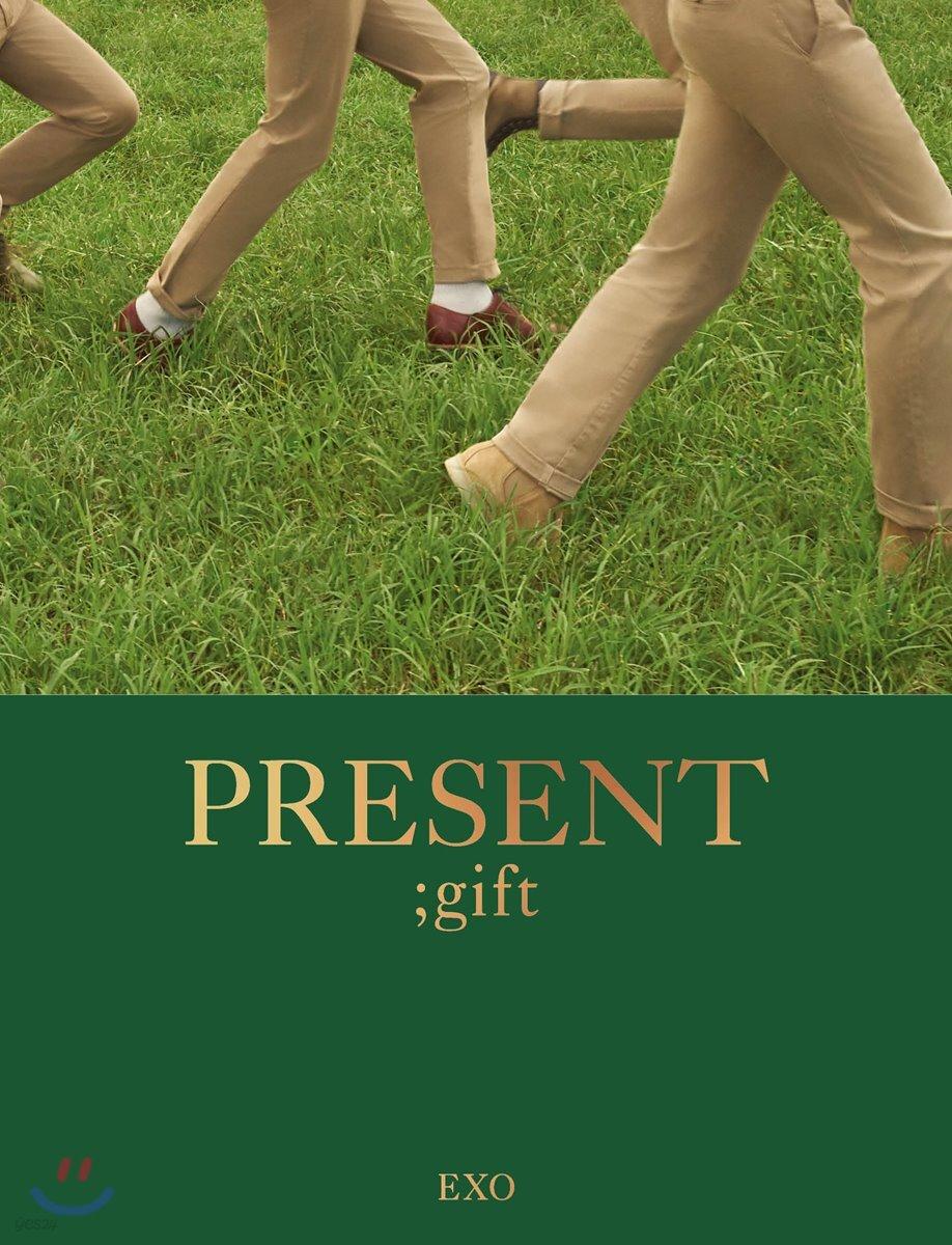 

EXO - PRESENT ; gift [Photobook]