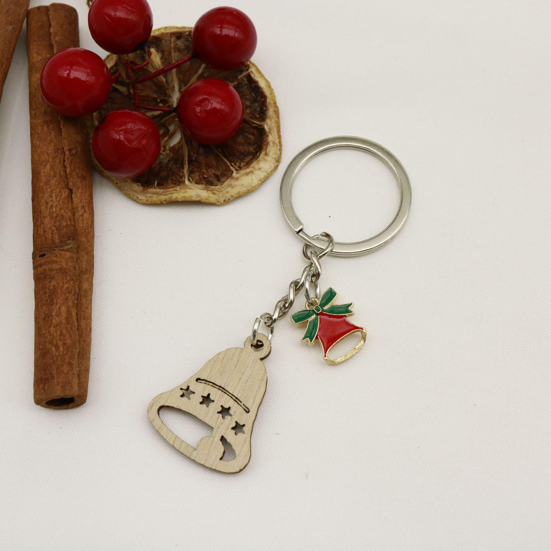Creative European American Mom Letter Graffiti Wooden Keychain Pendant