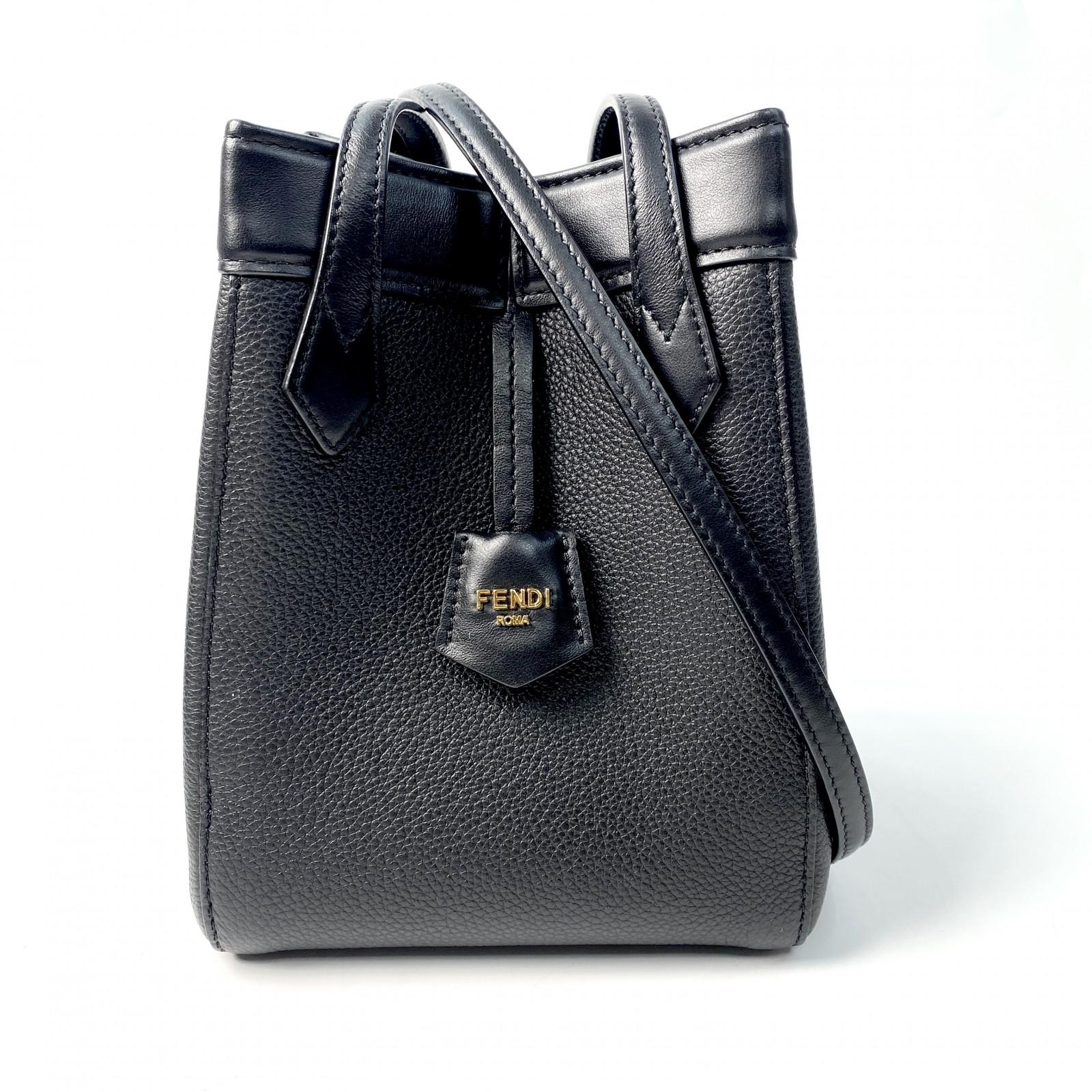 

Used FENDIShoulder Bag black Women