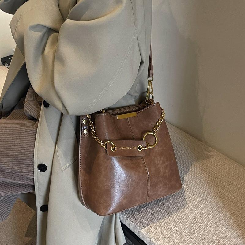 Large Capacity Retro Bag Women's Chain Shoulder Bag Fashionable and Simple Portable Bucket Bag Portable Bucket Type