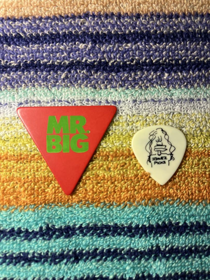 

[USED] First time bonus: MR.BIG HEY MAN CD with pick and mini accessories
