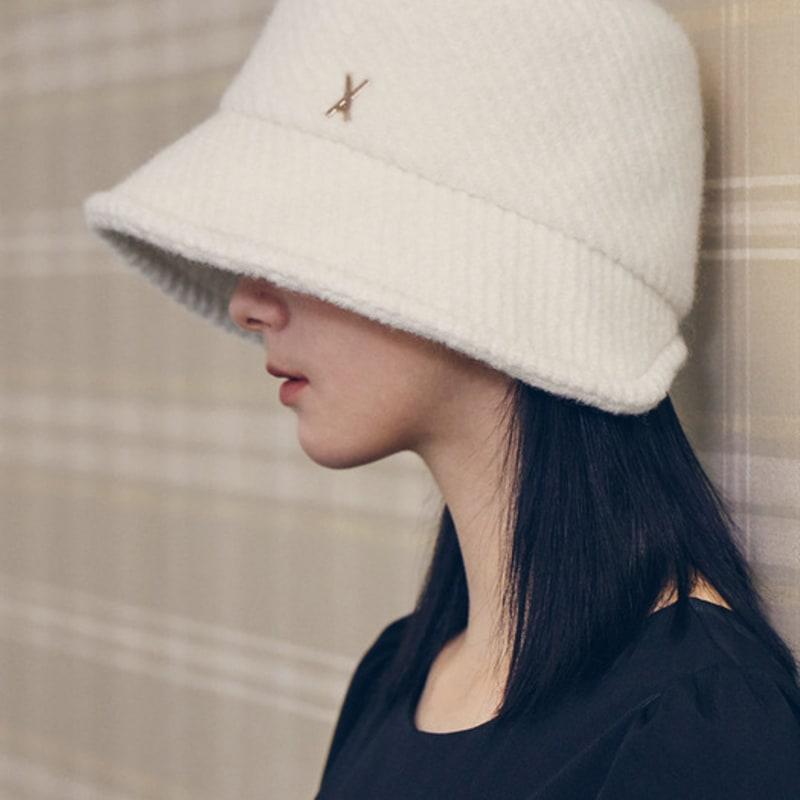 

Шапка-боне VARZAR VA с флисовой подкладкой и шипами Белая FREE