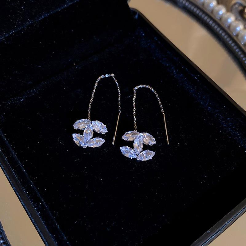 

Серьги с цирконом в виде буквы C, французские нишевые серьги класса люкс, высококлассные длинные серьги, модные и универсальные серьги.