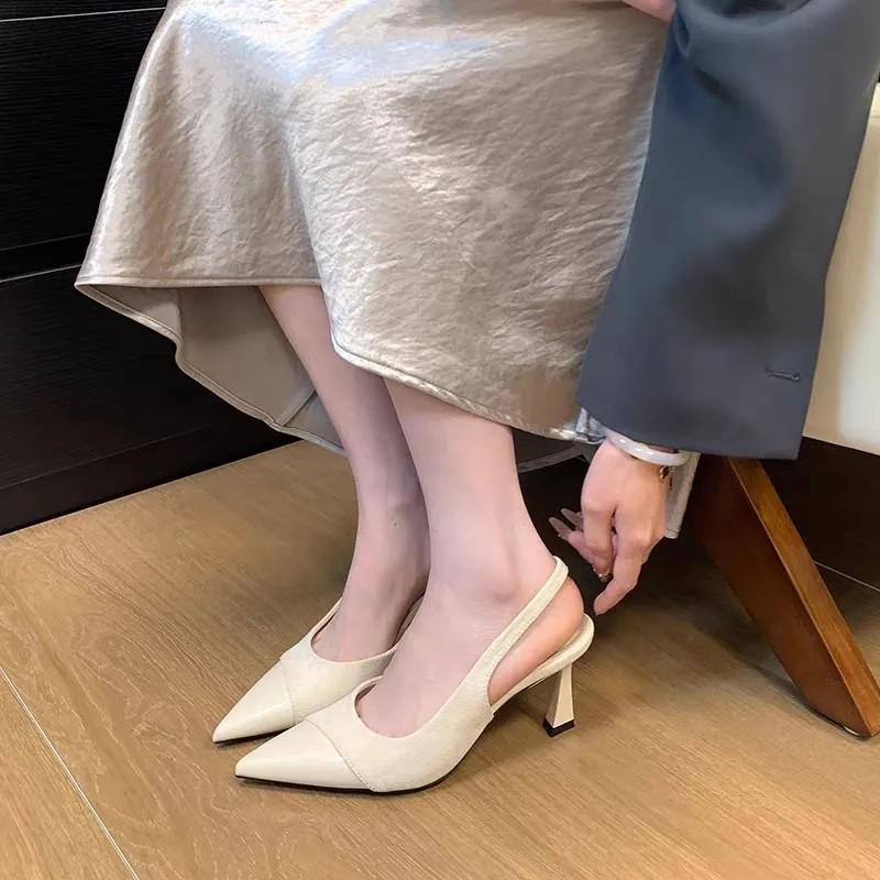 French Xiaoxiangfeng sandals women's flat bottom pointed head light mouth commuting daily versatile nude thick sole bag head empty sandals