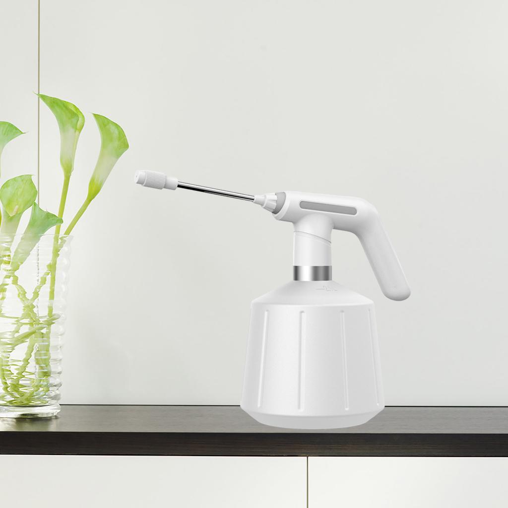 Ruční tlakový postřikovač pro zahradní dezinfekci