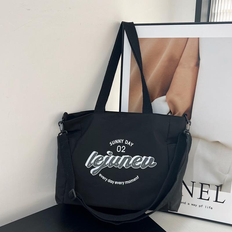 

Нейлоновая сумка с принтом граффити женская 2025 литературная и простая женская студенческая наплечная сумка большой вместимости сумка-тоут под мышкой one size fits all чёрный