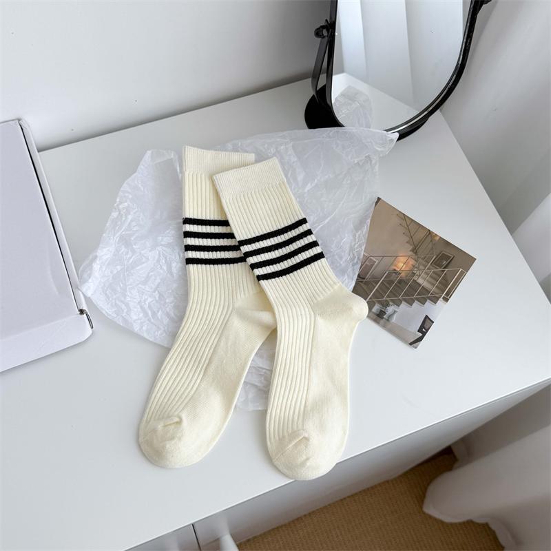 

Female Spring and Autumn Retro Simple Stripe in The Tube Stack Socks 1 pair