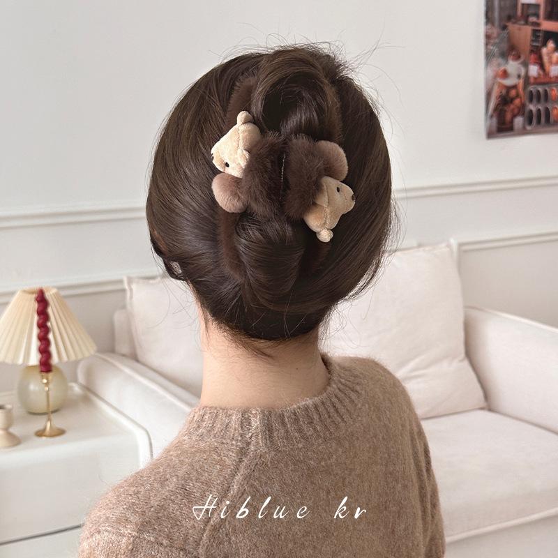 Stylish, Versatile, and Adorable Plush Bear Hair Clip for Women, Perfect for Autumn and Winter.