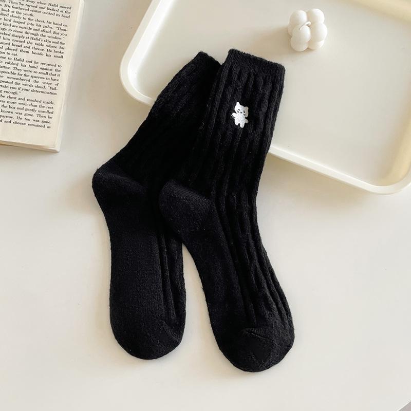 5 Pairs of Women's Winter Clothes and Velvet Warm Linen Pattern Embroidery Tube Socks