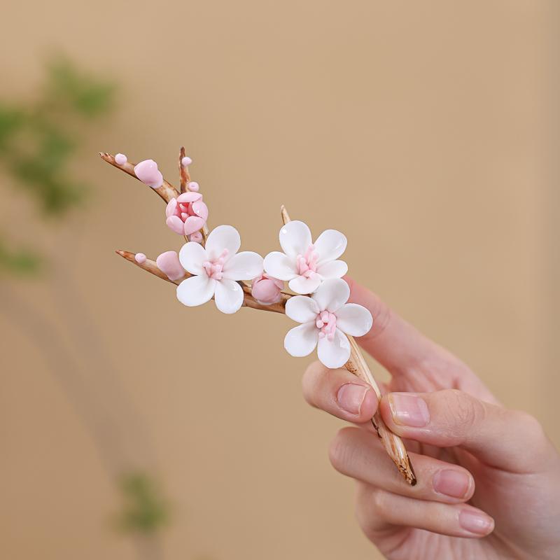 Ceramic Hand-molded Plum Blossom Vase Jadeite Porcelain Warm Transparent Decorative Fresh and Delicate Flower Vase Decorative