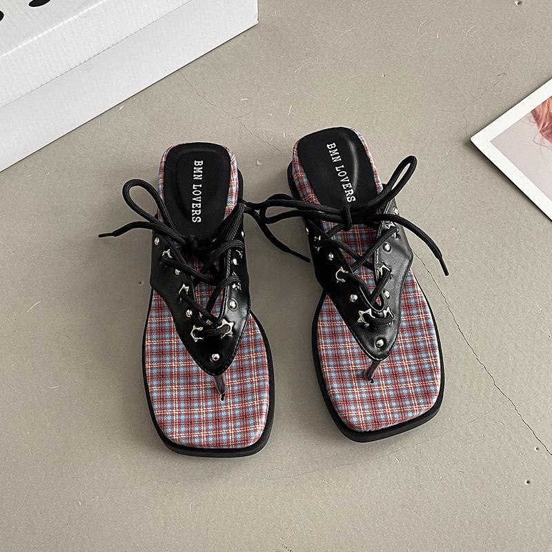 Square head slope heel thick bottom fashion versatile casual flip-flops women's summer new pinched feet beach cool slippers