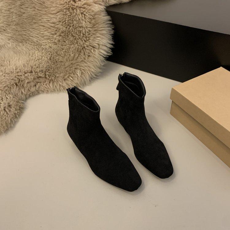 

Осенняя прогулка~ Корейская версия ins маленькие короткие ботинки универсальные матовые ковбойские ботинки квадратный носок внутренняя платформа ботильоны женские новые зимние модели 35 чёрный