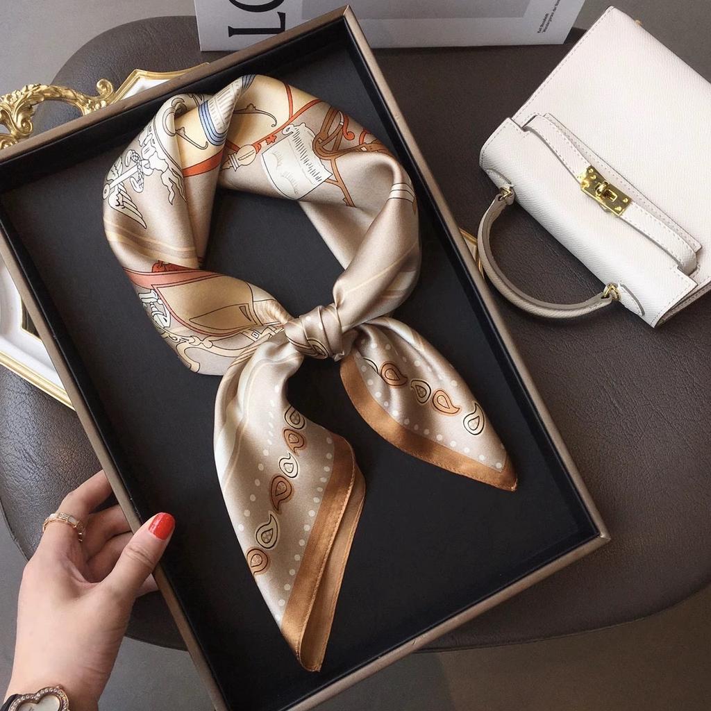 Bandanas Quadratisch 100% Seide Schal Damen Mädchen Stirnband Accessoires Taschentuch Halstuch Haarschal Modedruck Halstücher