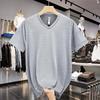 Pánské nadměrné tričko s výstřihem do V a krátkým rukávem slim fit – Letní trend mladé módy