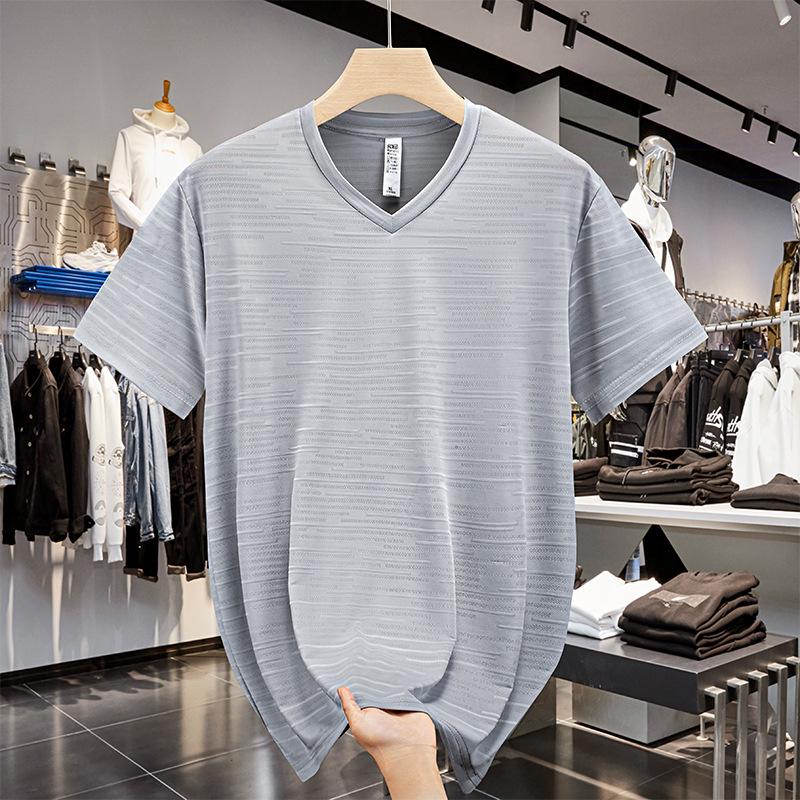 Pánské nadměrné tričko s výstřihem do V a krátkým rukávem slim fit – Letní trend mladé módy