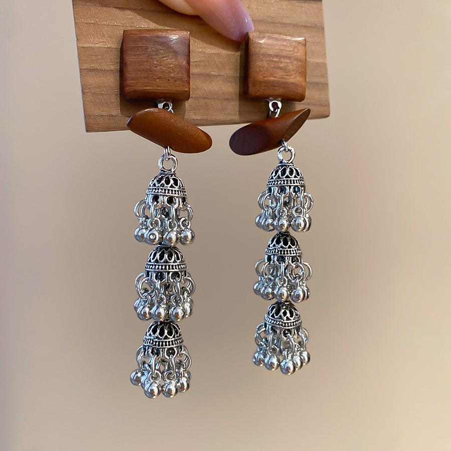 European and American Silver Needle Geometric Wood Pleated Stud Earrings Cool Dark Wind Earrings Light Luxury High-end Earrings