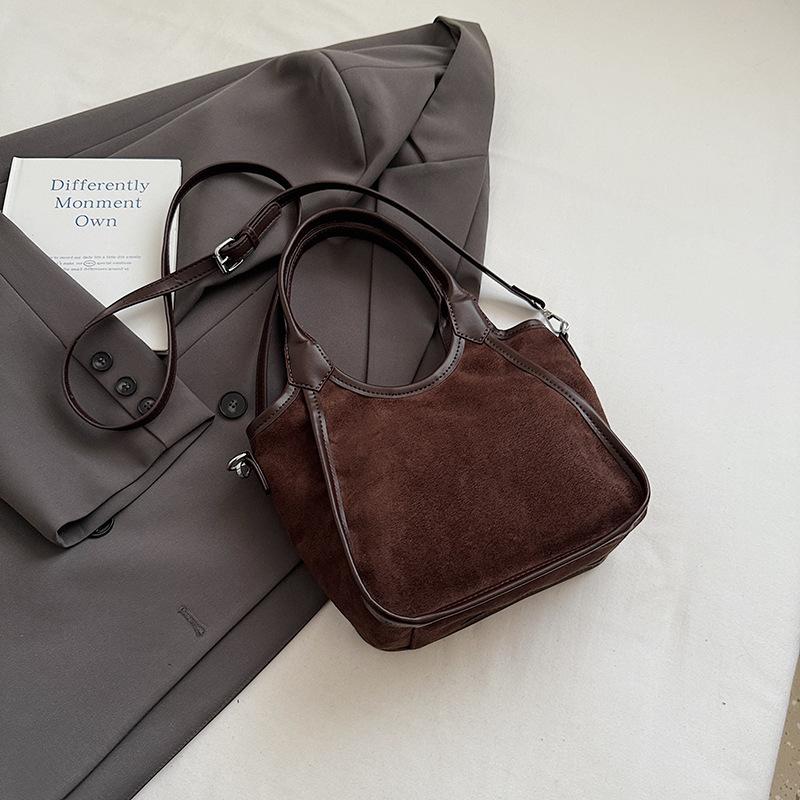 Premium Sense Niche Bag Women's Autumn and Winter 2025 New Matte Retro Shoulder Messenger Bag Popular Portable Bucket Bag