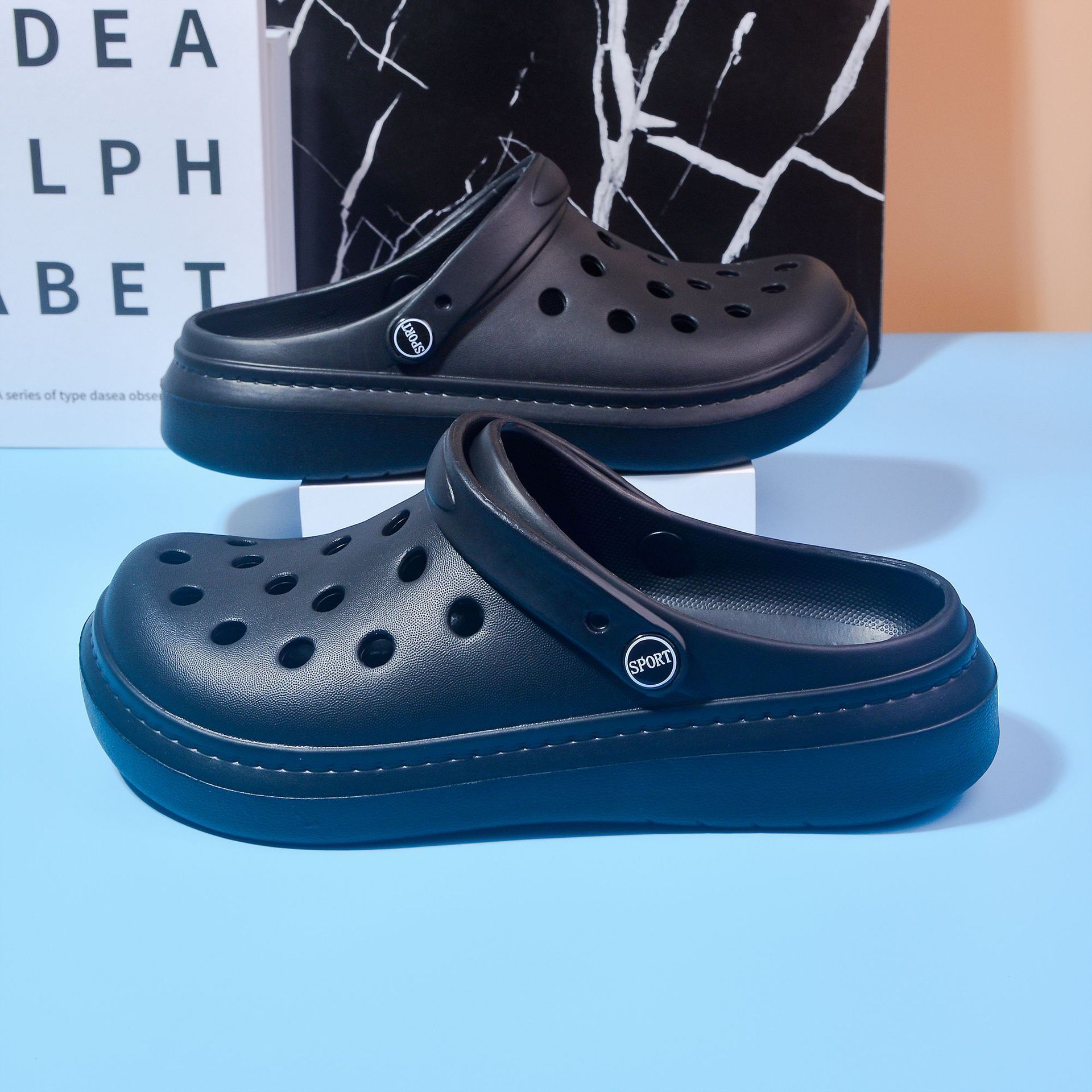 

Baotou sandals men wear beach sports garden shoes in summer, soft-soled hollow sandals, summer driving hole shoes men 39 чорний