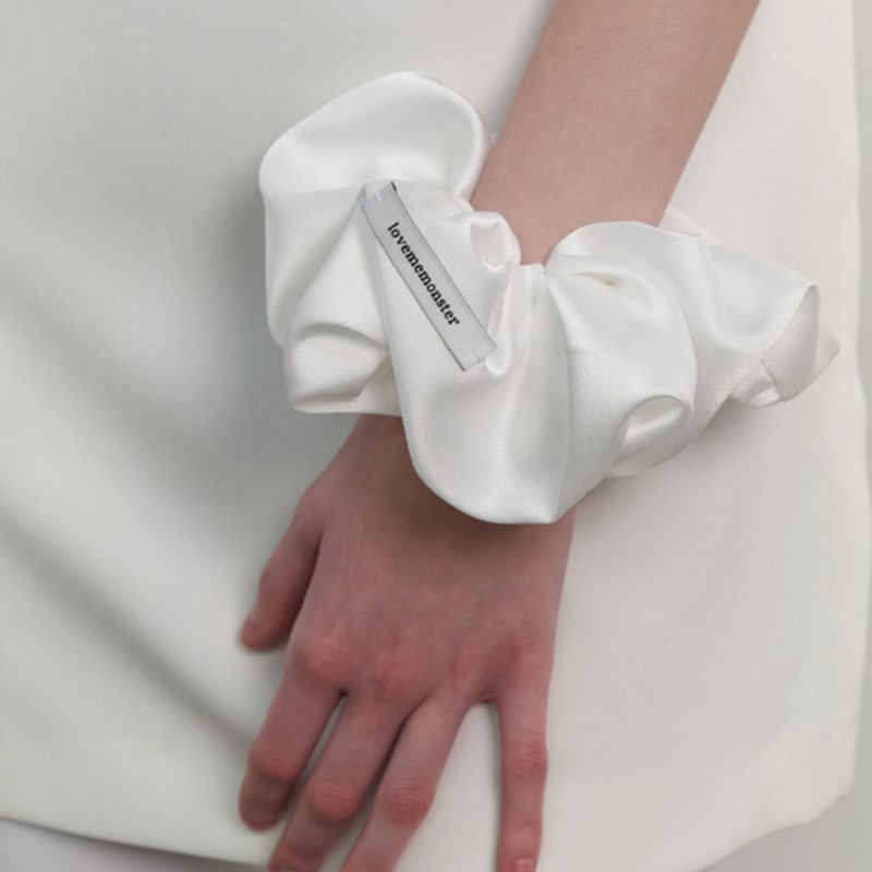 LOVE ME MONSTER Essential Satin Scrunchy XL (L241MHA040)