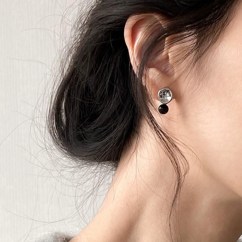 Geometric Oval Glossy Stud Earrings Female Niche Design Sense Temperament Simple