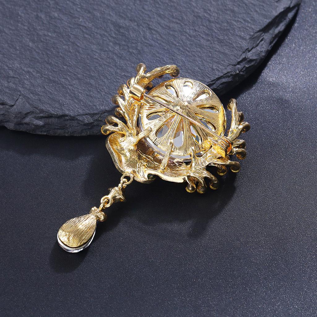 High Sense Gradual Change Crystal Glass Flower Brooch Temperament Fashion Fringed Pendant Clothing Accessories Pins Wholesale