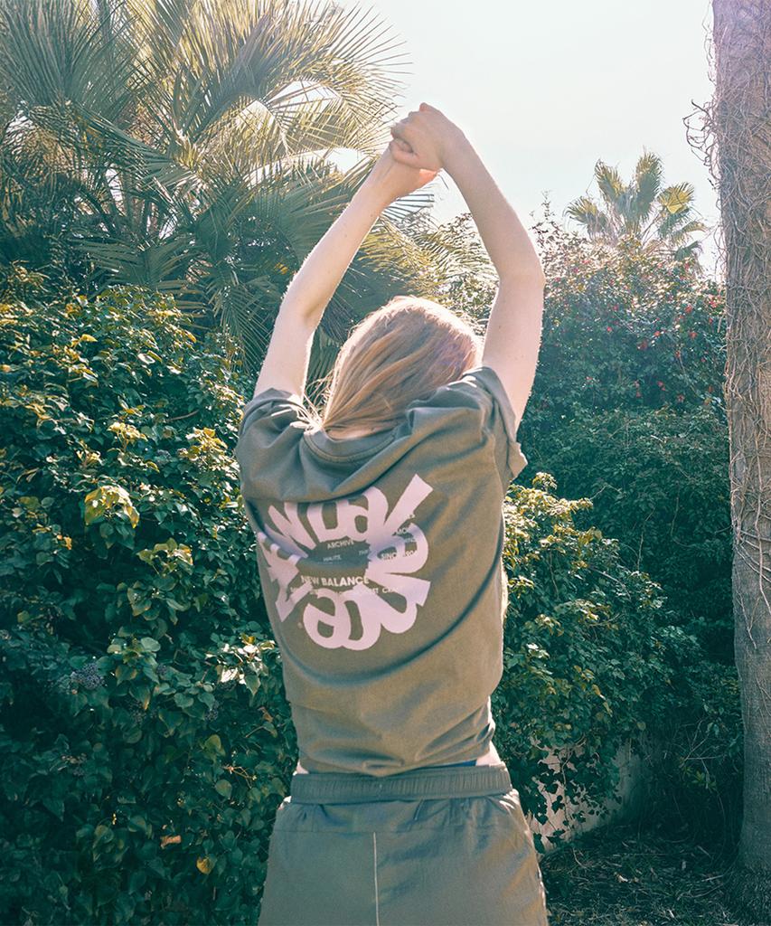Nyuballanseu Nbneg2A083 / Uni Archive Pace Circle Short Sleeve T-Shirt (Gray Khaki)