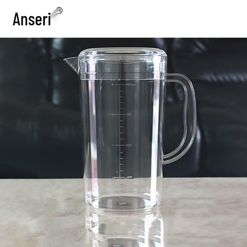 Пластиковый мерный стакан