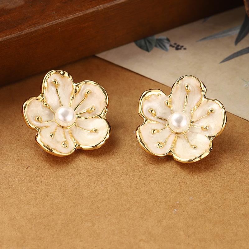 Flower Pearl Earrings Premium Summer Small Fresh Stud Earrings New Retro Personality Temperament Earrings