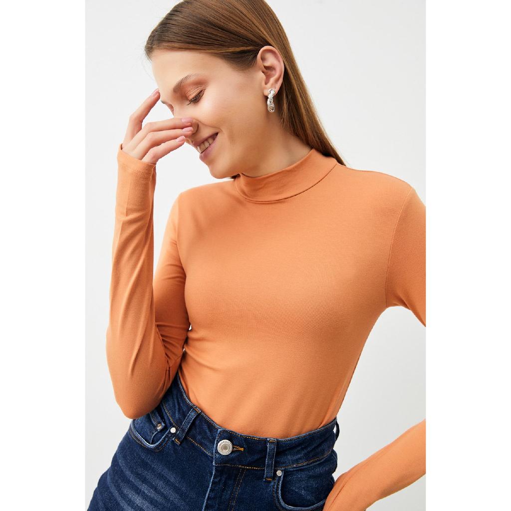 Schwarzer Damen-Body mit Fingerdetail