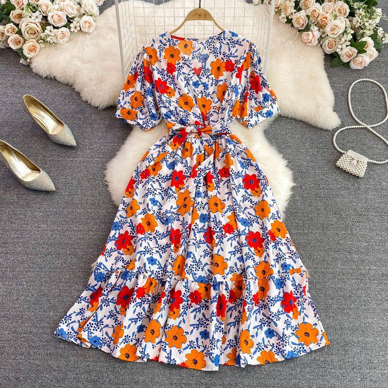 

Летнее ретро платье А-силуэта с V-образным вырезом и рукавами-буфами, с широким подолом Blue background safflower One size