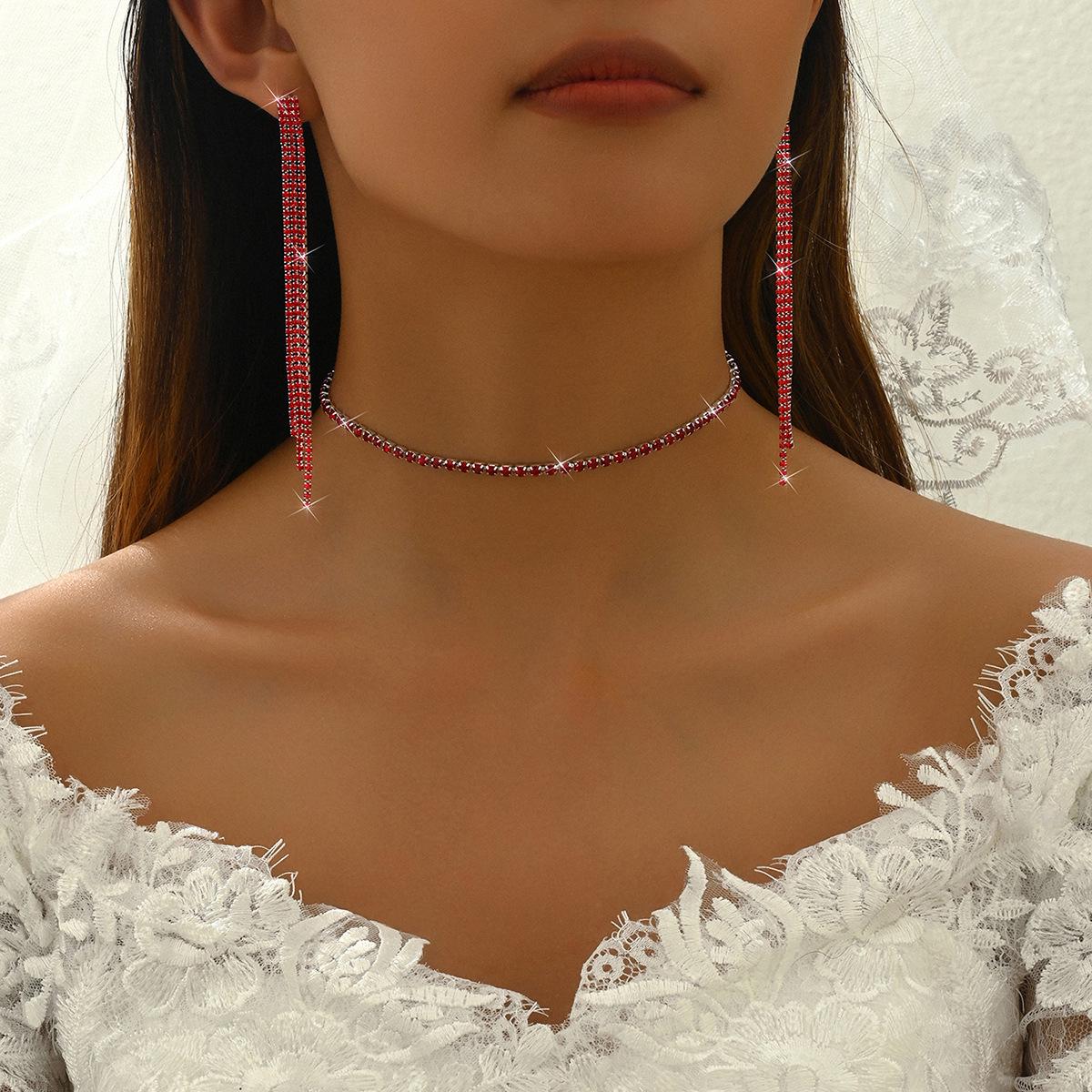 

Комплект из четырех украшений в европейском и американском стиле: Ожерелье с бриллиантовым когтем, кольцо-цепочка, браслет, серьги