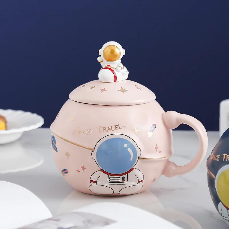

Новая кружка-ложка астронавта с крышкой, оригинальные кружки, кофейные чашки, красивые чайные кружки, чашка для кофе, посуда для напитков, пиво, забавная керамика, год 480ml