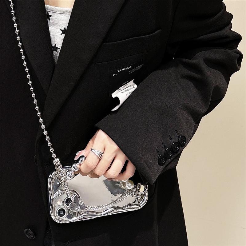 Suitable for Iphone16 Case Electroplated Heart-shaped Bracelet, Luxurious and Fashionable IPhone 15Promax 14 Crossbody
