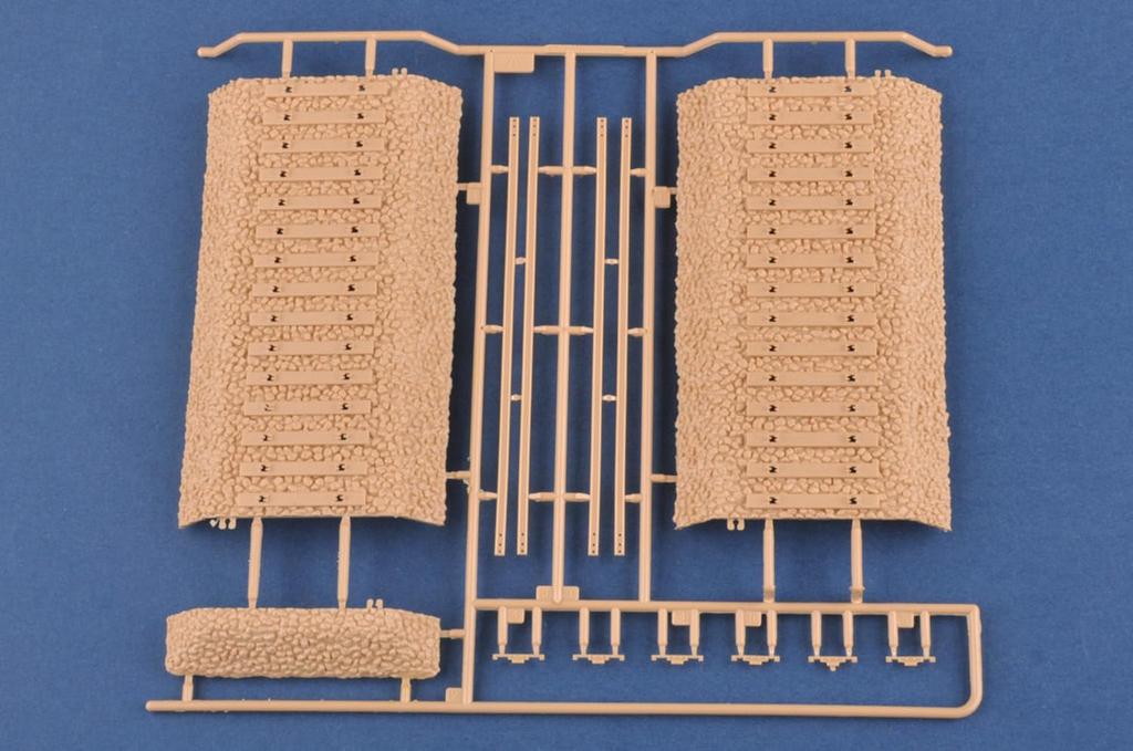 Hobby Boss Fighting Vehicle Series German Army Armored Train Gun Carriage Plastic Model Kit 82925 1/72 BP-42/Anti-Aircraft