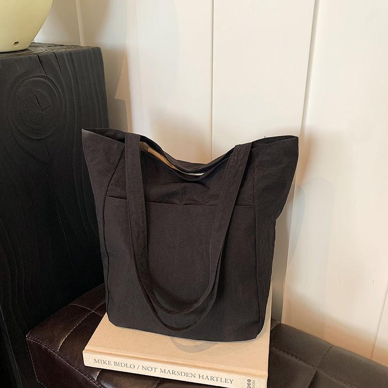 Stylish And Spacious Tote Bag For Women With Beautiful Design And Versatile Use