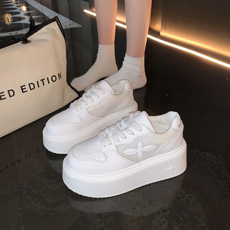 

Four-leaf clover little white shoes women s summer breathable mesh 2025 new muffin thick-soled small man height increase casual board shoes 40