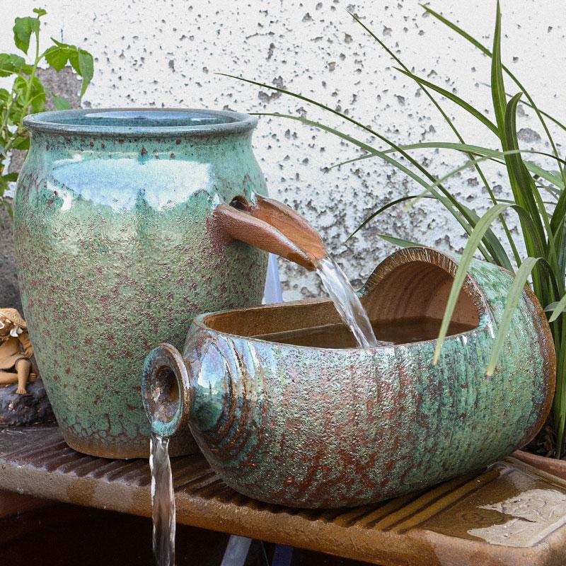 Komplettes Wasserfall-Dekoration Keramik-Aquarium mit zirkulierendem Wasser und Filter für die Wasserlandschaftsgestaltung.