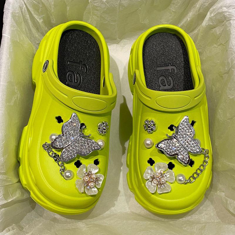 

Женские летние сандалии на платформе: Тапочки с закрытым носком, толстой подошвой, жемчужными стразами и цепочками. 38-39