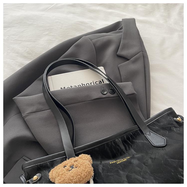 Versatile High-Capacity Crossbody Tote with Trendy Textured Finish