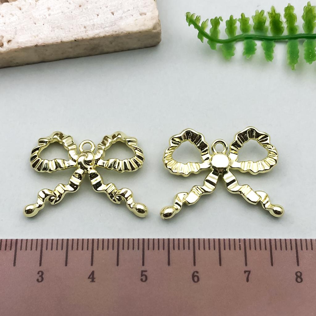 Hängender Vergoldeter Farbechthaltender Diy Schleife Hohl Anhänger Anhänger, Legierung Halskette, Armband, Ohrringe, Handgefertigter Schmuckzubehör
