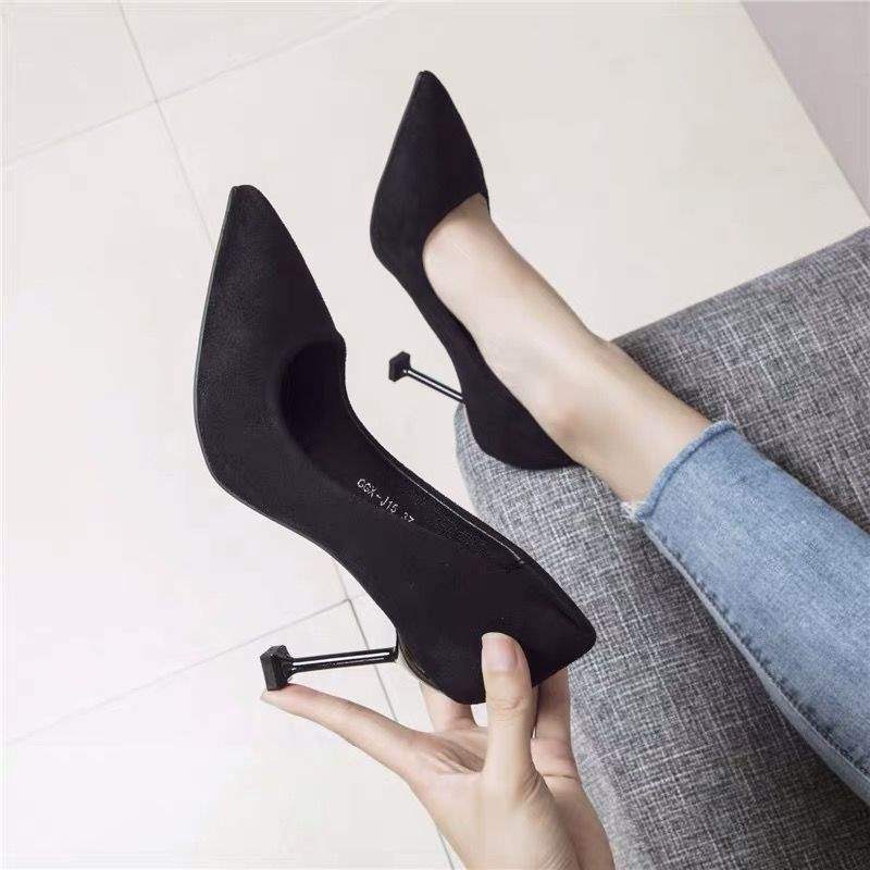 2025 vår og høst nye allsidige internettkjendiser svarte høyhælte damesko tynne hæler spisse kattesko damesko bryllupssko enkeltsko