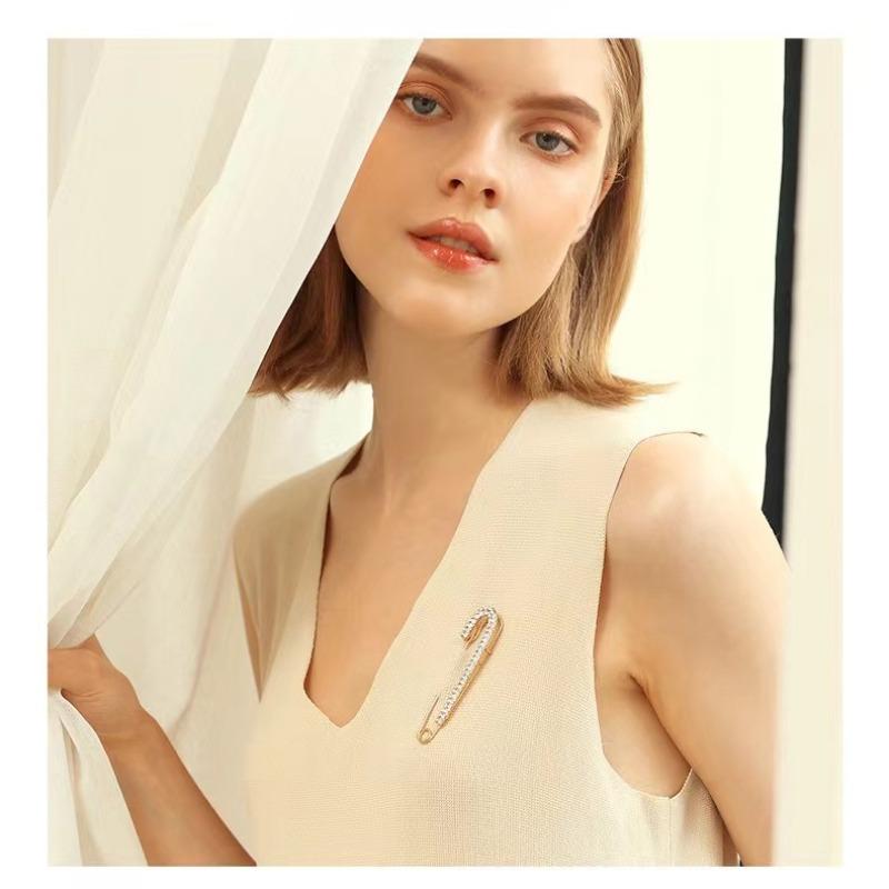 Cute Rhinestone Pins for Pants Waist Adjustment Women Cardigan Scarf Shawl Safety Brooches Korean Luxury Jewelry Scarf Buckle