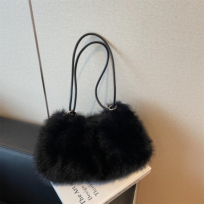 

2025 autumn and winter new plush women s bags ins trendy fashion large-capacity plush bags solid color Korean version tote bag