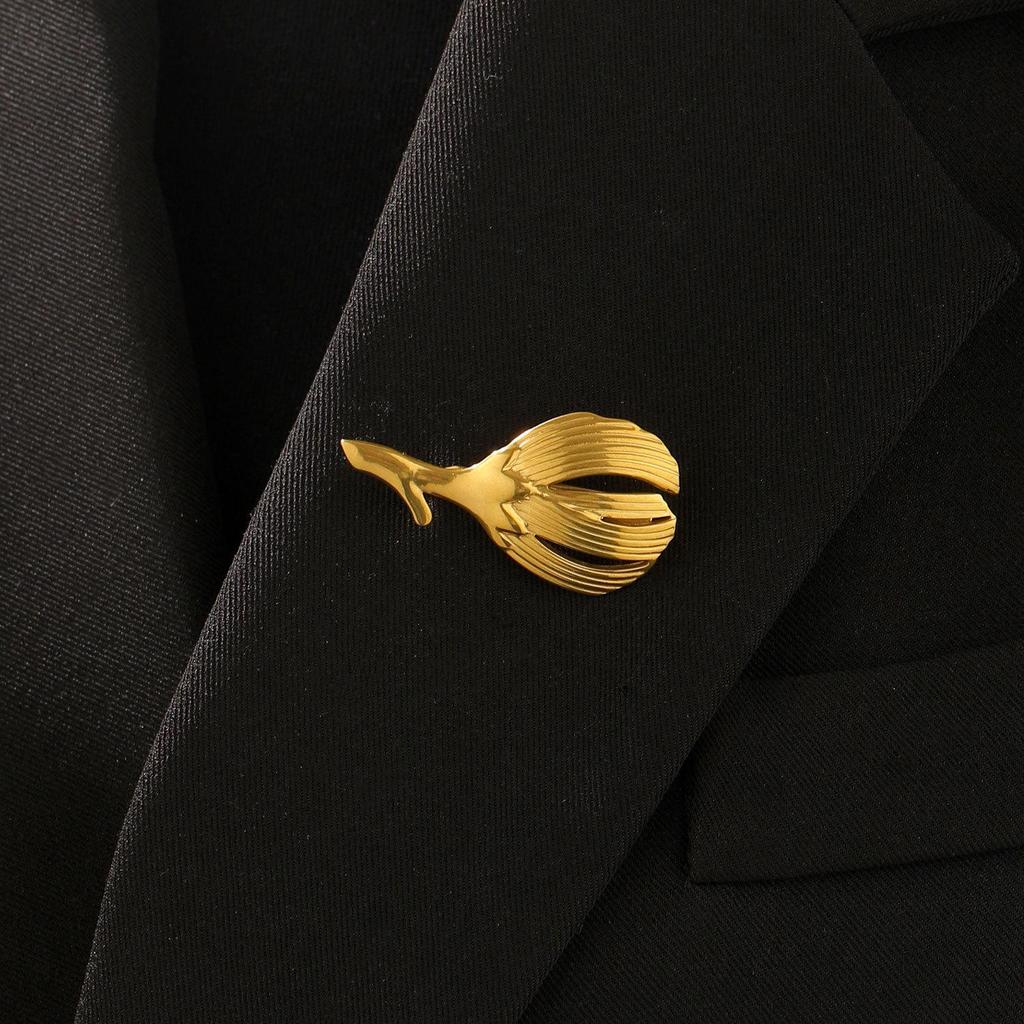 European & American Stainless Steel Luxury Brooch - Non-fading, Niche Design, Anti-exposure, Elegant Lapel Pin.