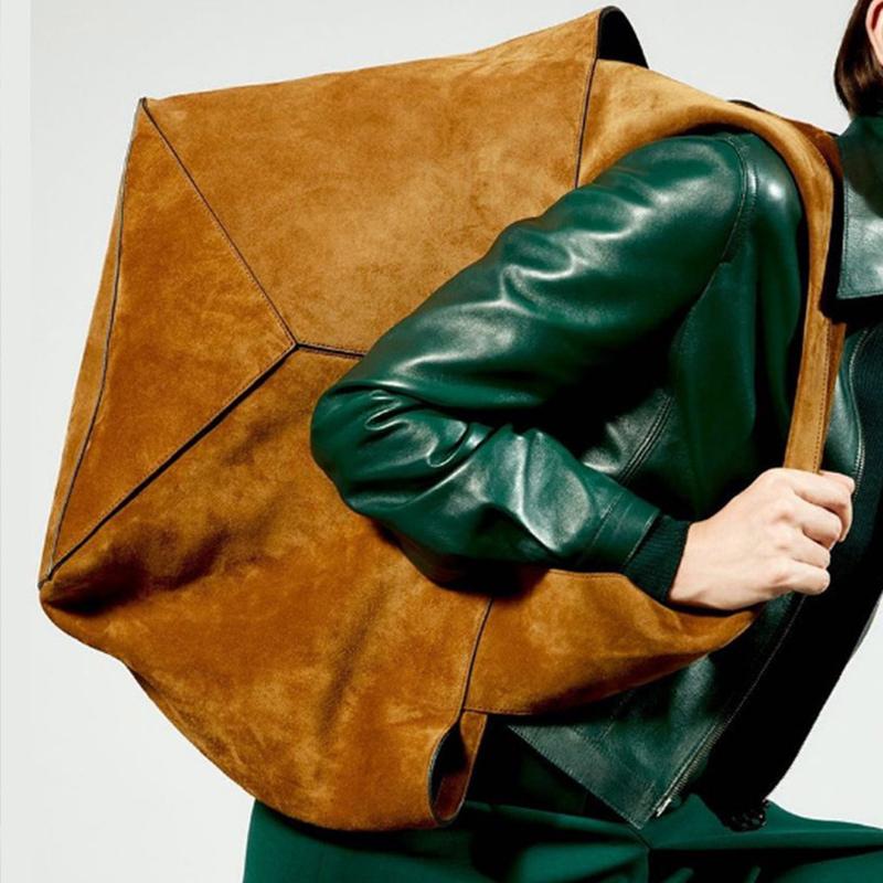 

New Suede Tote Bag Niche Design Bucket Bag Popular European American Large-capacity Women s Bag Simple Solid-color Versatile Bag 34x18.5x29cm коричневий