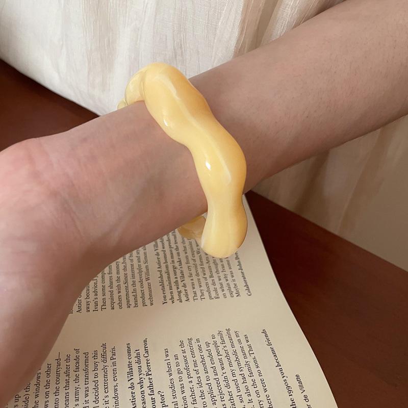 European and American Fashion High-End Marbled Acrylic Bangle Bracelet - Women's Versatile Hand Jewelry