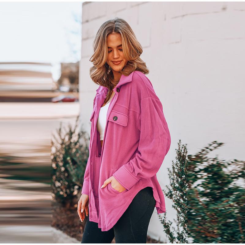 Осенне-зимняя женская флисовая куртка с длинным рукавом и лацканами — фото 18